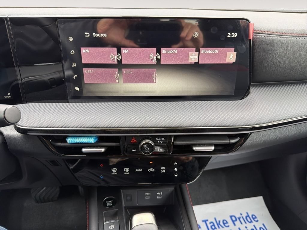 Used 2025 Nissan Kicks SR FWD image 23