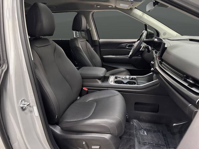 Used 2025 Kia Carnival SX w/ SX Dark Edition Package image 30