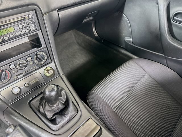 Used 1999 MAZDA MX-5 Miata RWD image 22