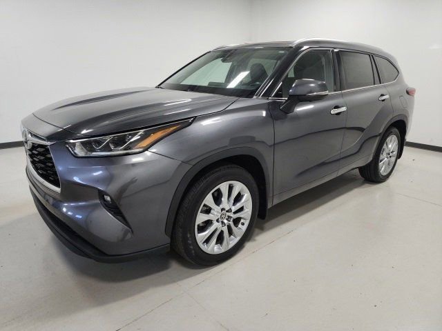 Used 2023 Toyota Highlander Limited image 39