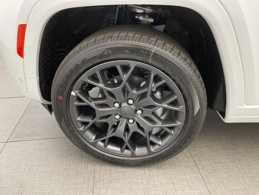New 2026 Jeep Grand Cherokee Summit AWD/4WD image 12