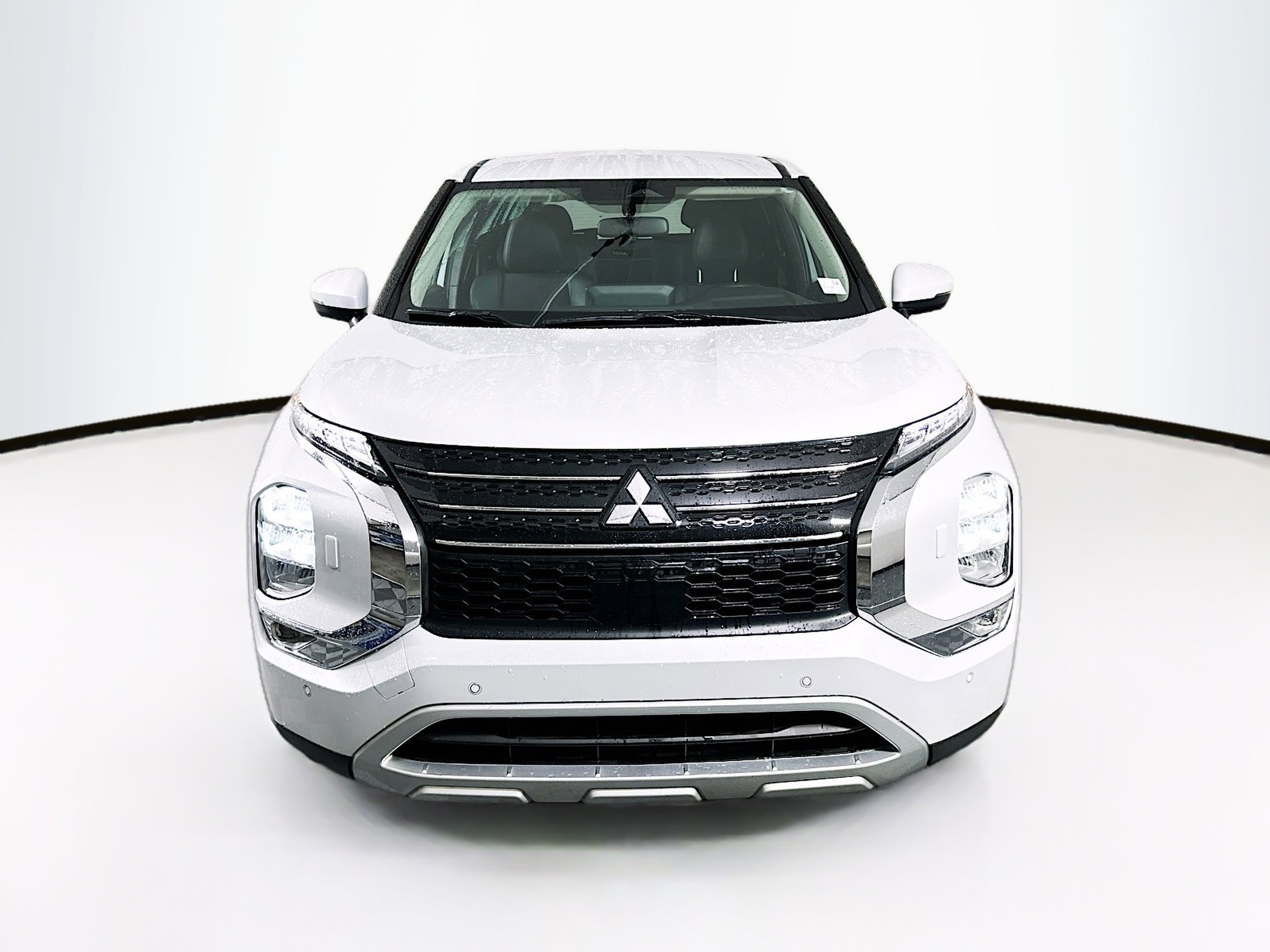 Used 2024 Mitsubishi Outlander SE image 2