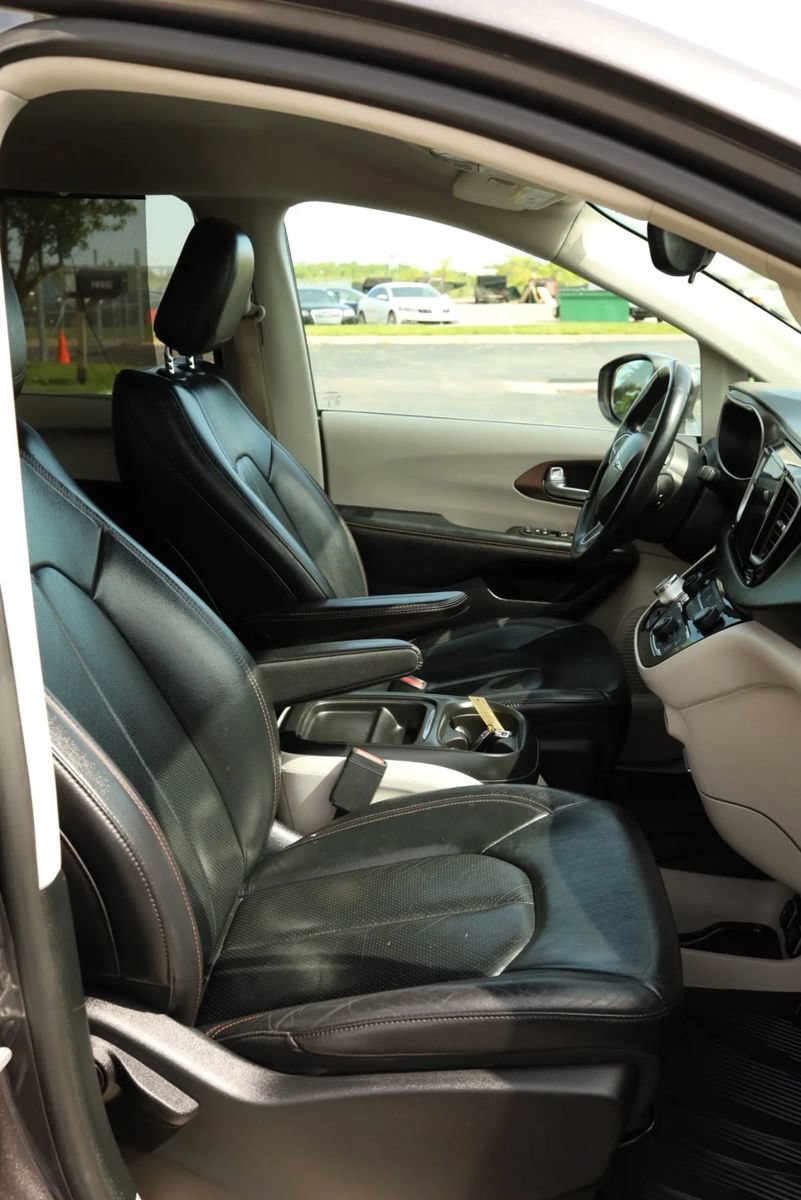 Used 2018 Chrysler Pacifica Touring-L FWD image 58