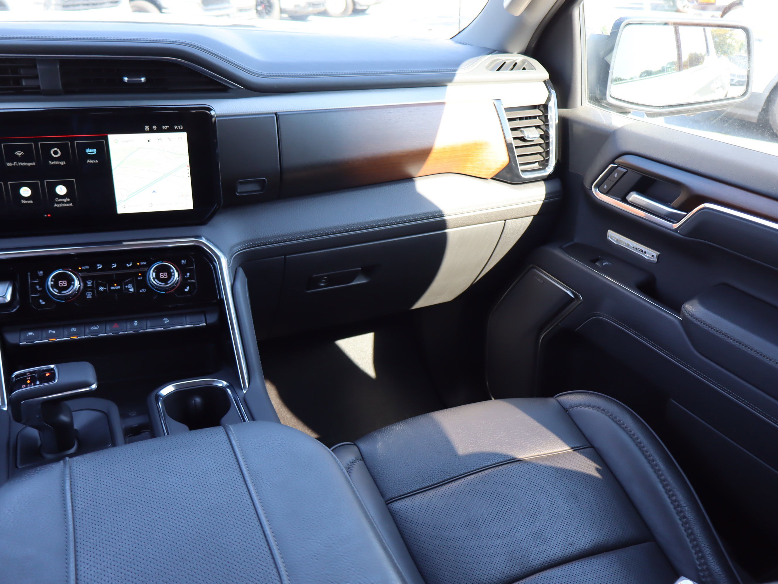 Used 2025 GMC Sierra 1500 Denali w/ Denali Reserve Package AWD/4WD image 17