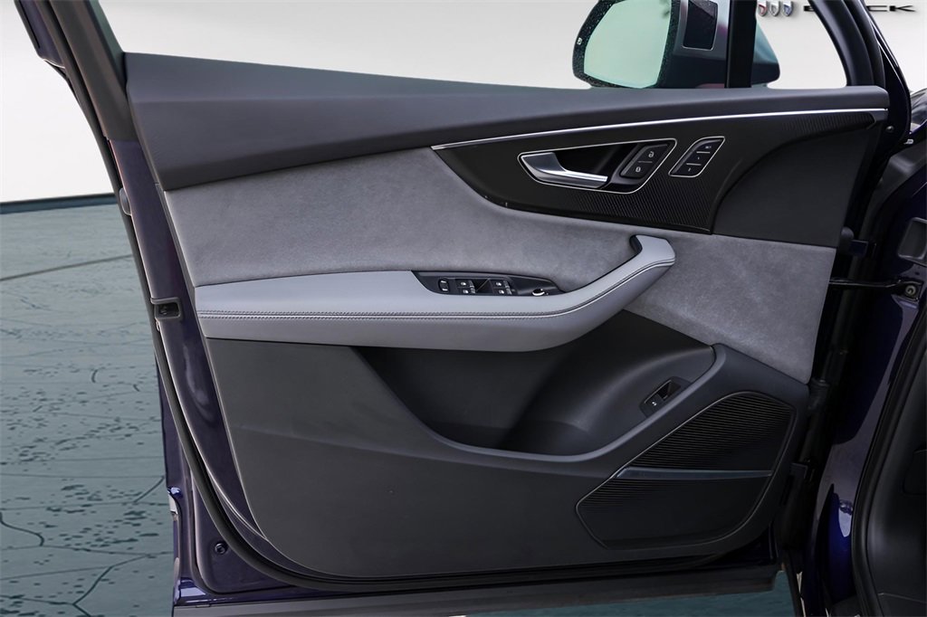 Used 2024 Audi SQ7 Prestige w/ Prestige Package image 27