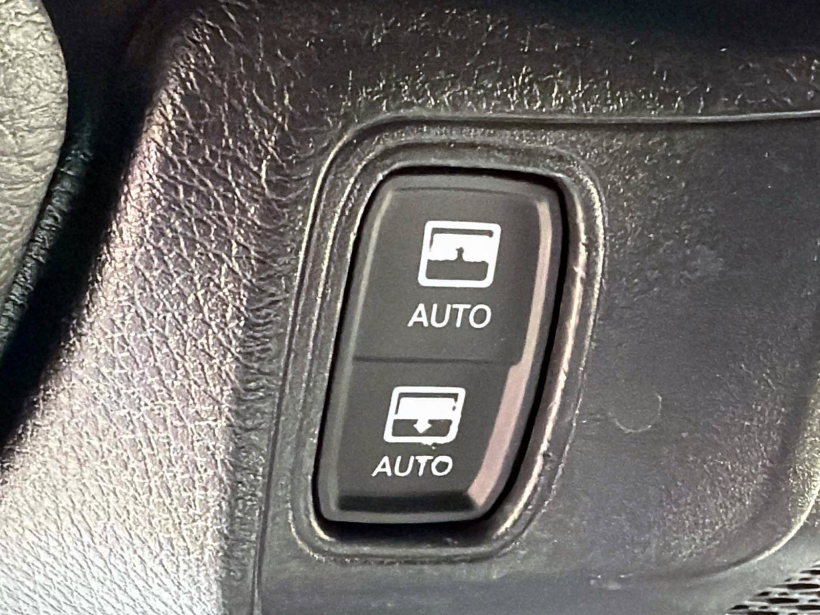 Used 2024 Jeep Wrangler Unlimited Sahara w/ Technology Group AWD/4WD image 21