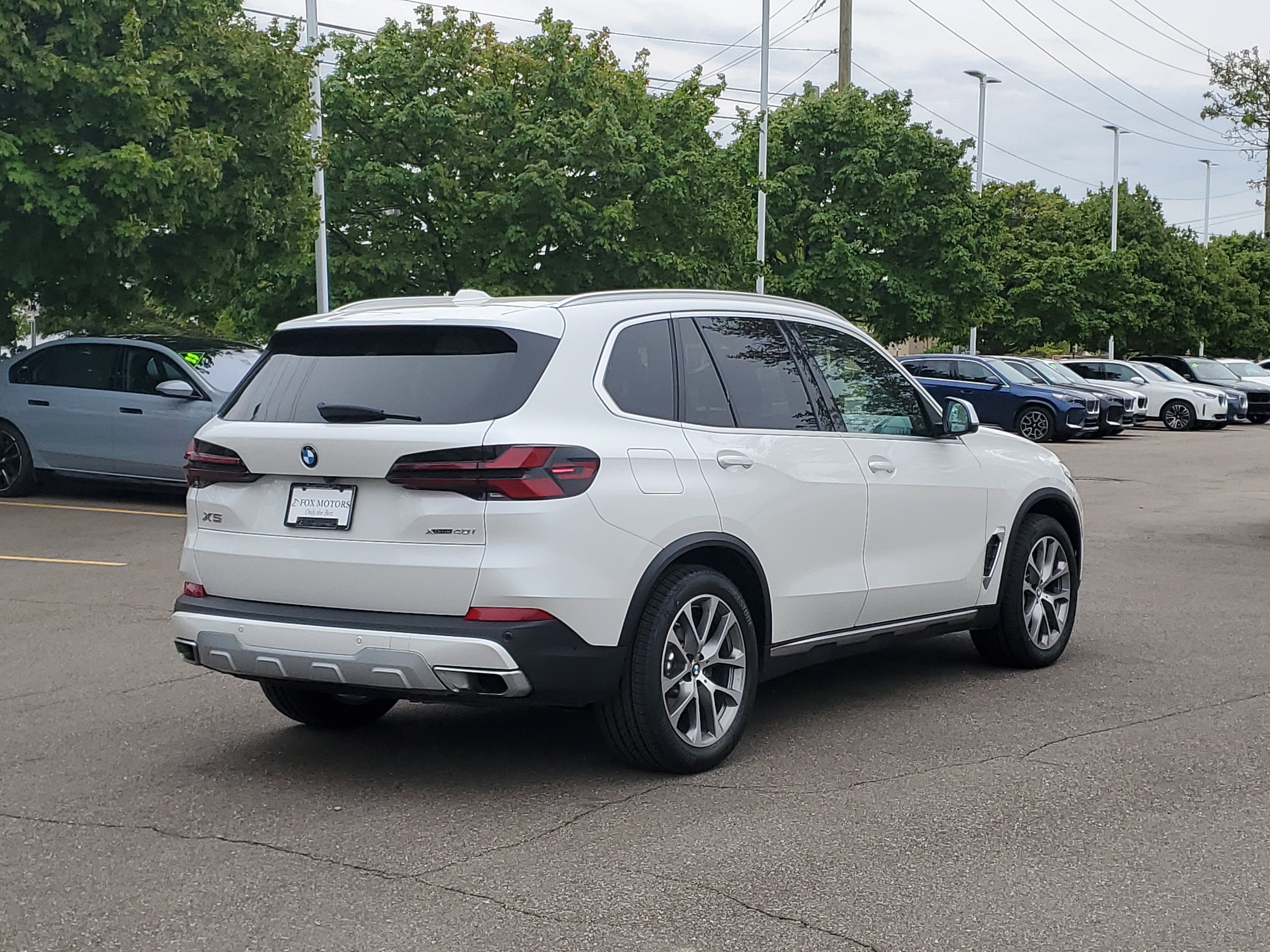 Certified 2024 BMW X5 xDrive40i w/ Premium Package AWD/4WD image 3