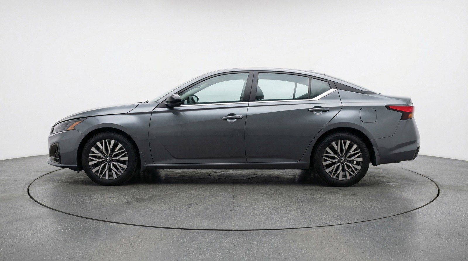 Used 2025 Nissan Altima 2.5 SV image 5