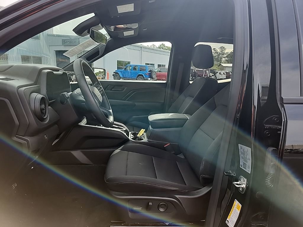 Used 2024 Chevrolet Colorado Trail Boss w/ Technology Package AWD/4WD image 17