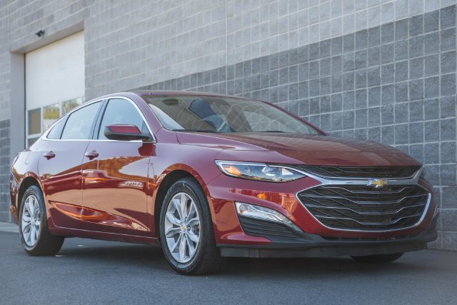 Used 2025 Chevrolet Malibu LT FWD image 2