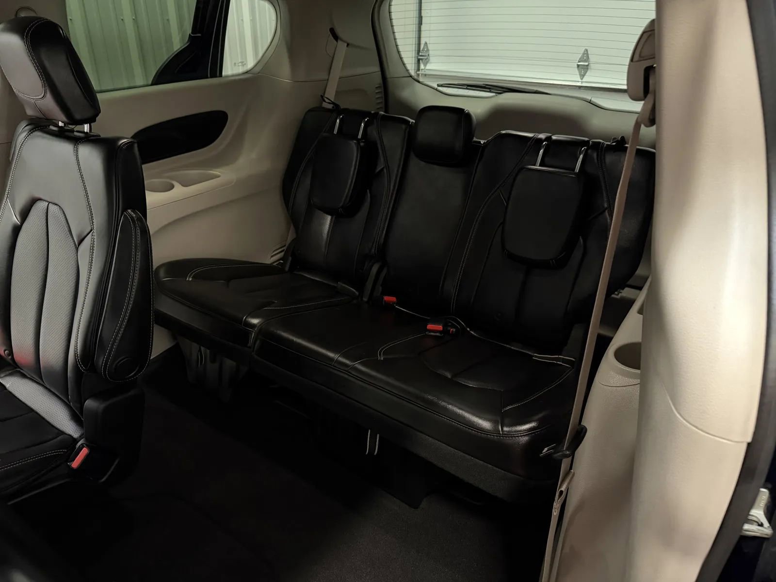 Used 2020 Chrysler Voyager Lxi FWD image 39