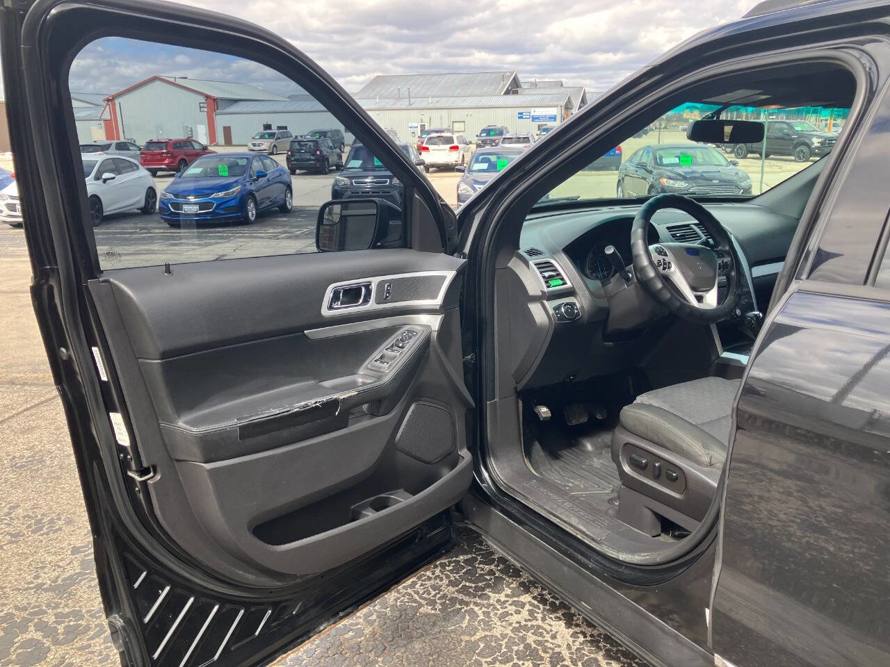 Used 2015 Ford Explorer XLT AWD/4WD image 9