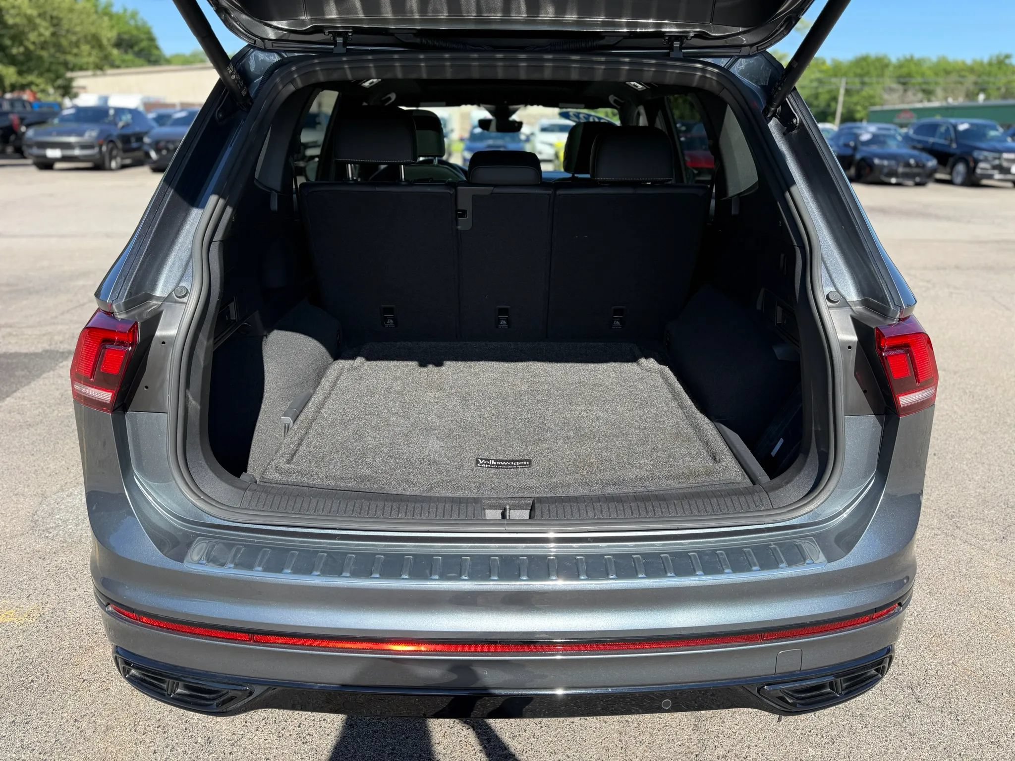 Used 2022 Volkswagen Tiguan SE R-Line AWD/4WD image 8