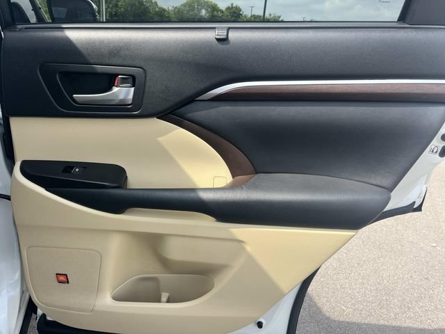Used 2015 Toyota Highlander Limited Platinum AWD/4WD image 23