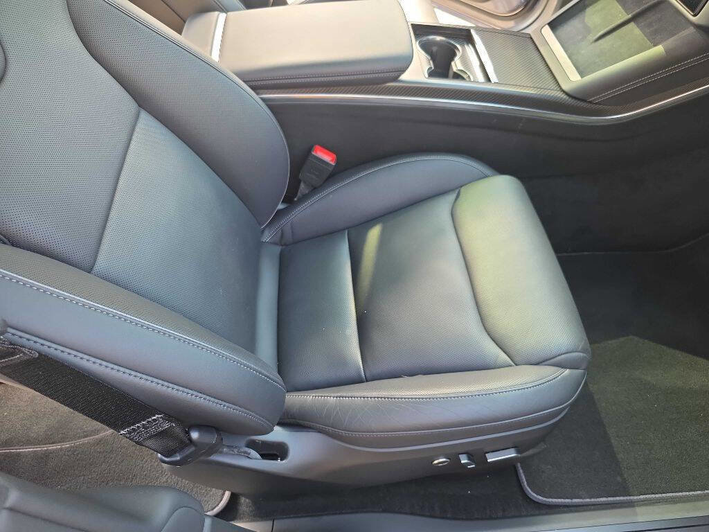 Used 2022 Tesla Model X Plaid image 23