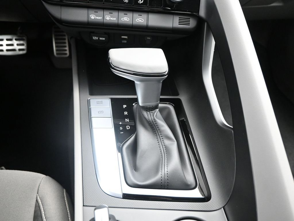 Used 2025 Hyundai Elantra Sport image 19