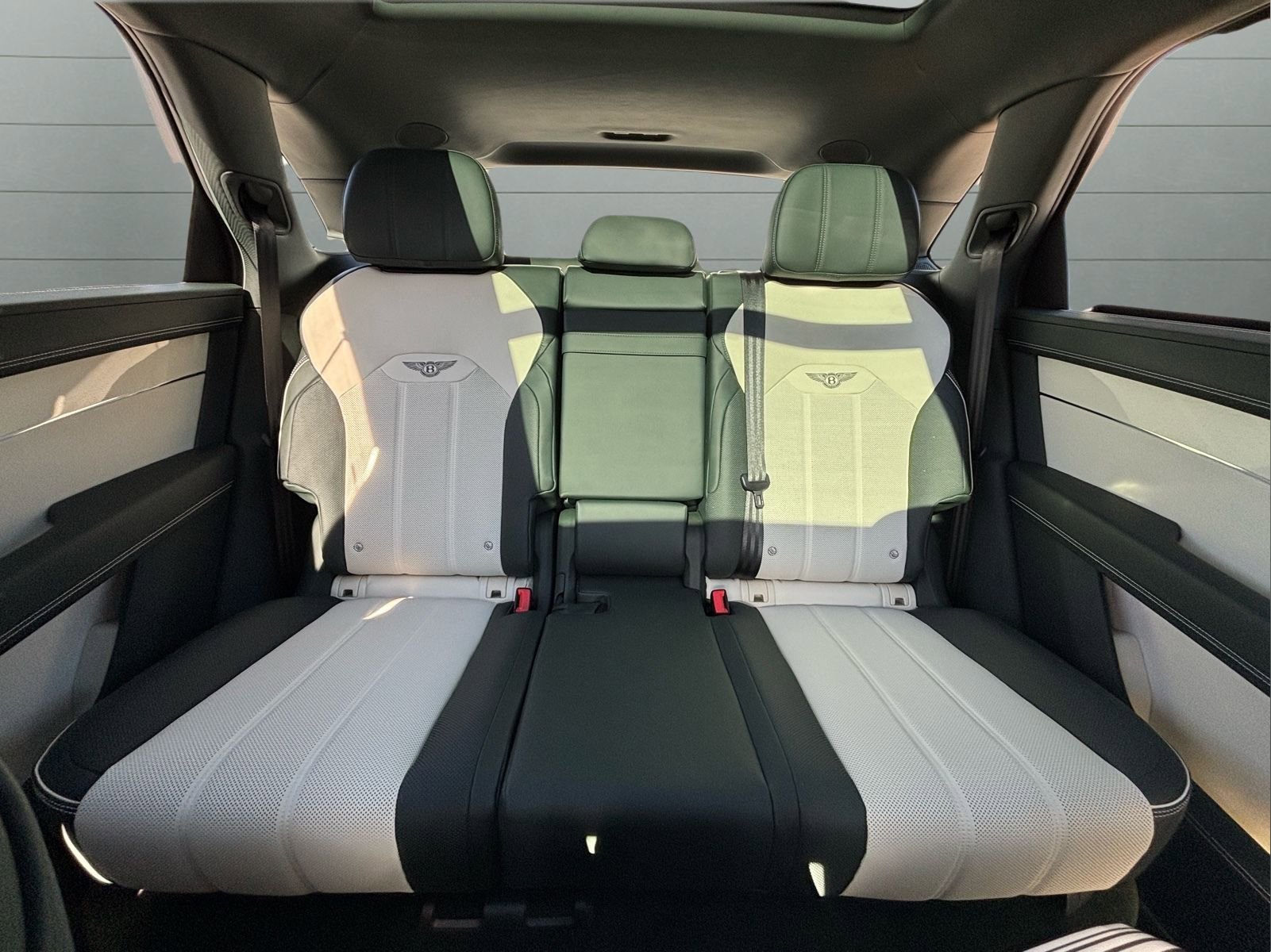 New 2025 Bentley Bentayga Extended Wheelbase image 16