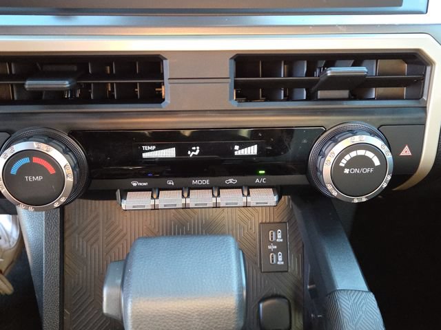 Used 2025 Toyota Tacoma SR5 AWD/4WD image 23