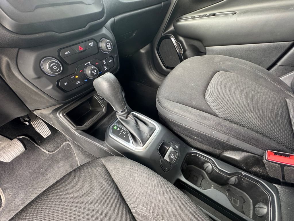 Used 2020 Jeep Renegade Altitude FWD image 28