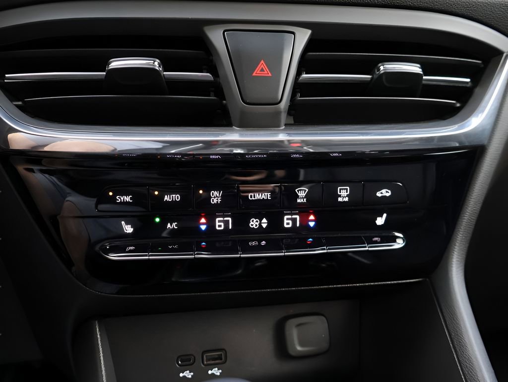 Used 2025 Buick Encore GX Avenir w/ Avenir Convenience Package image 24