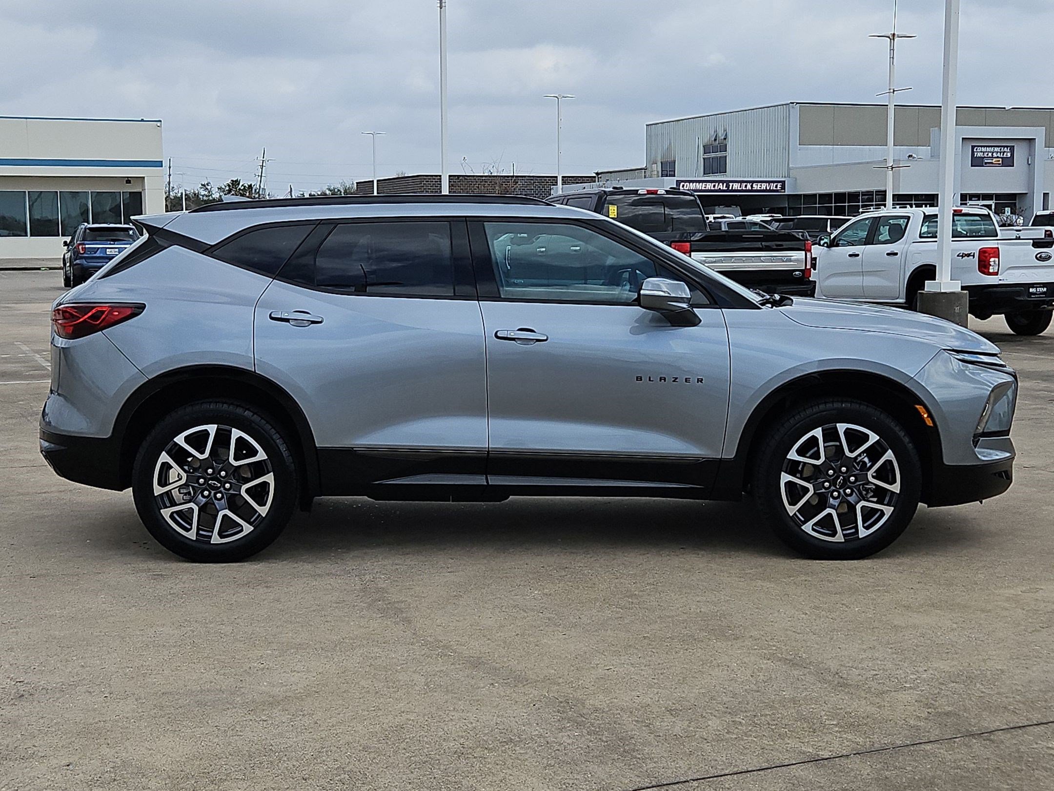 Used 2025 Chevrolet Blazer RS image 2