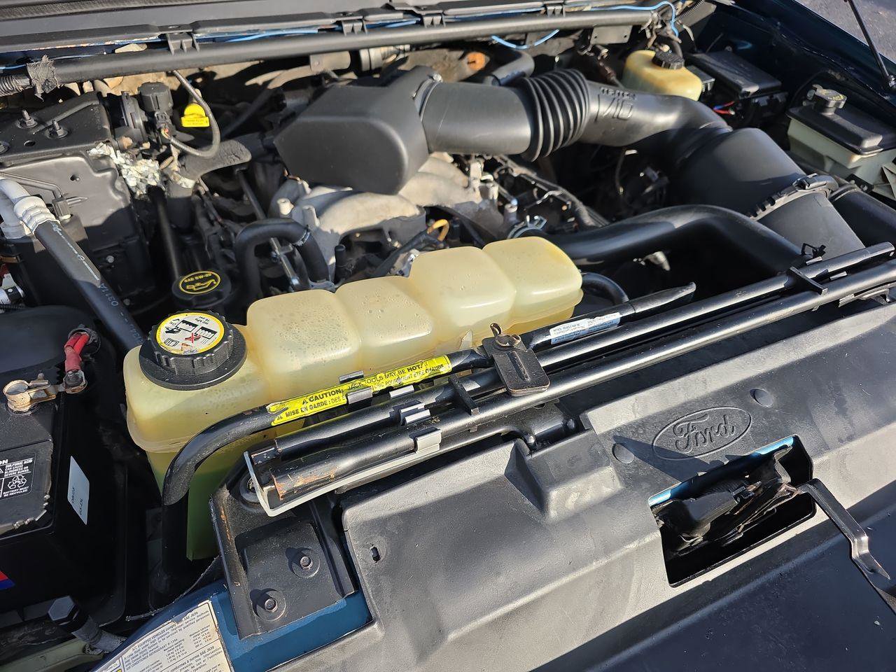 Used 2001 Ford F550 4x4 Regular Cab Super Duty image 13