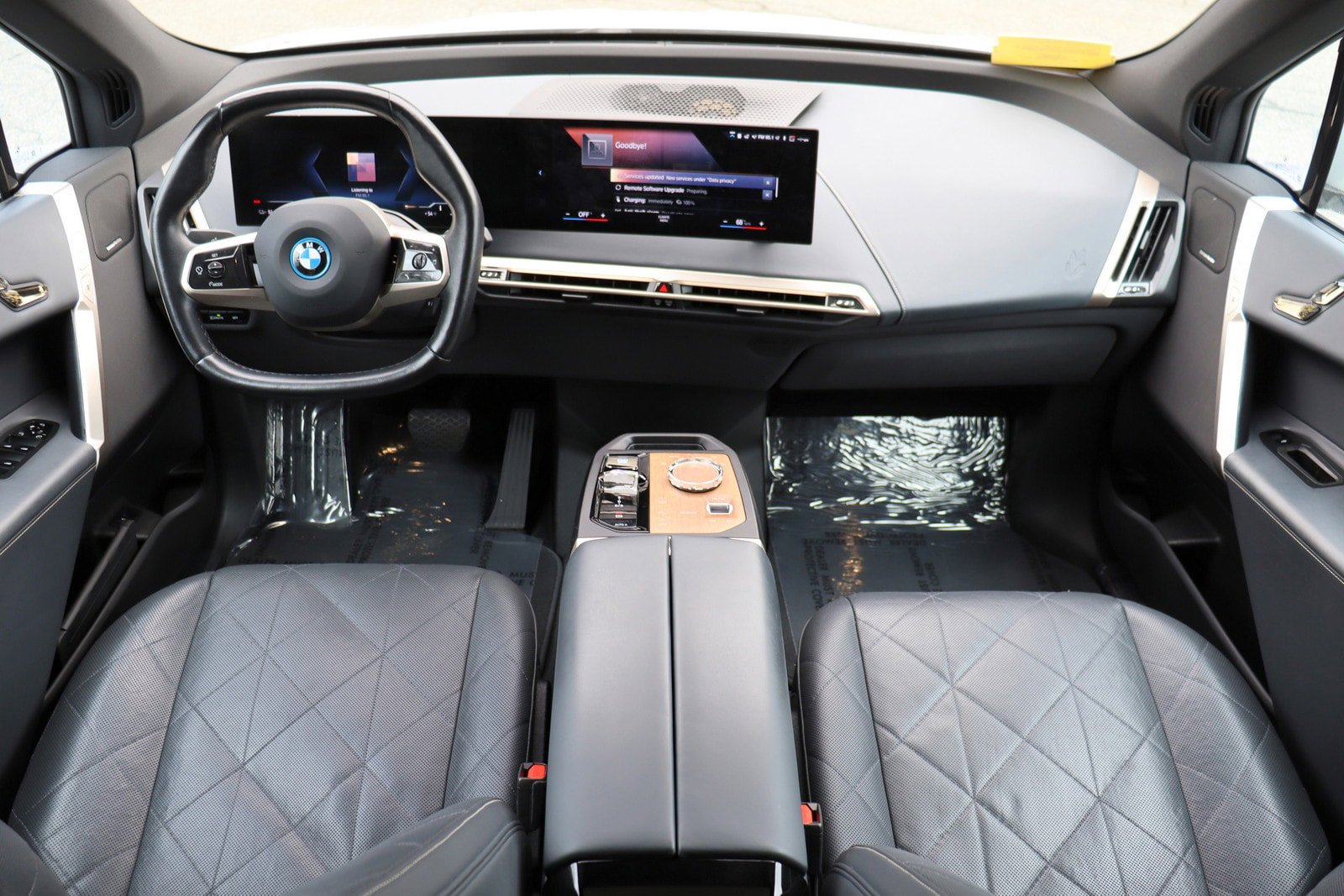 Used 2022 BMW iX xDrive50 w/ Sport Package AWD/4WD image 9
