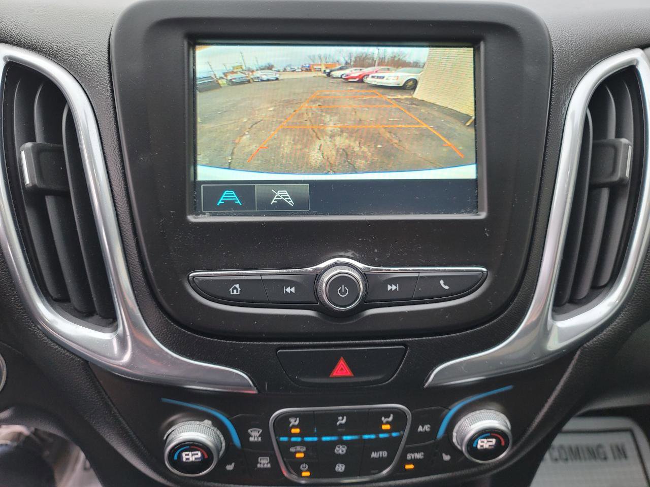 Used 2018 Chevrolet Equinox LT image 19