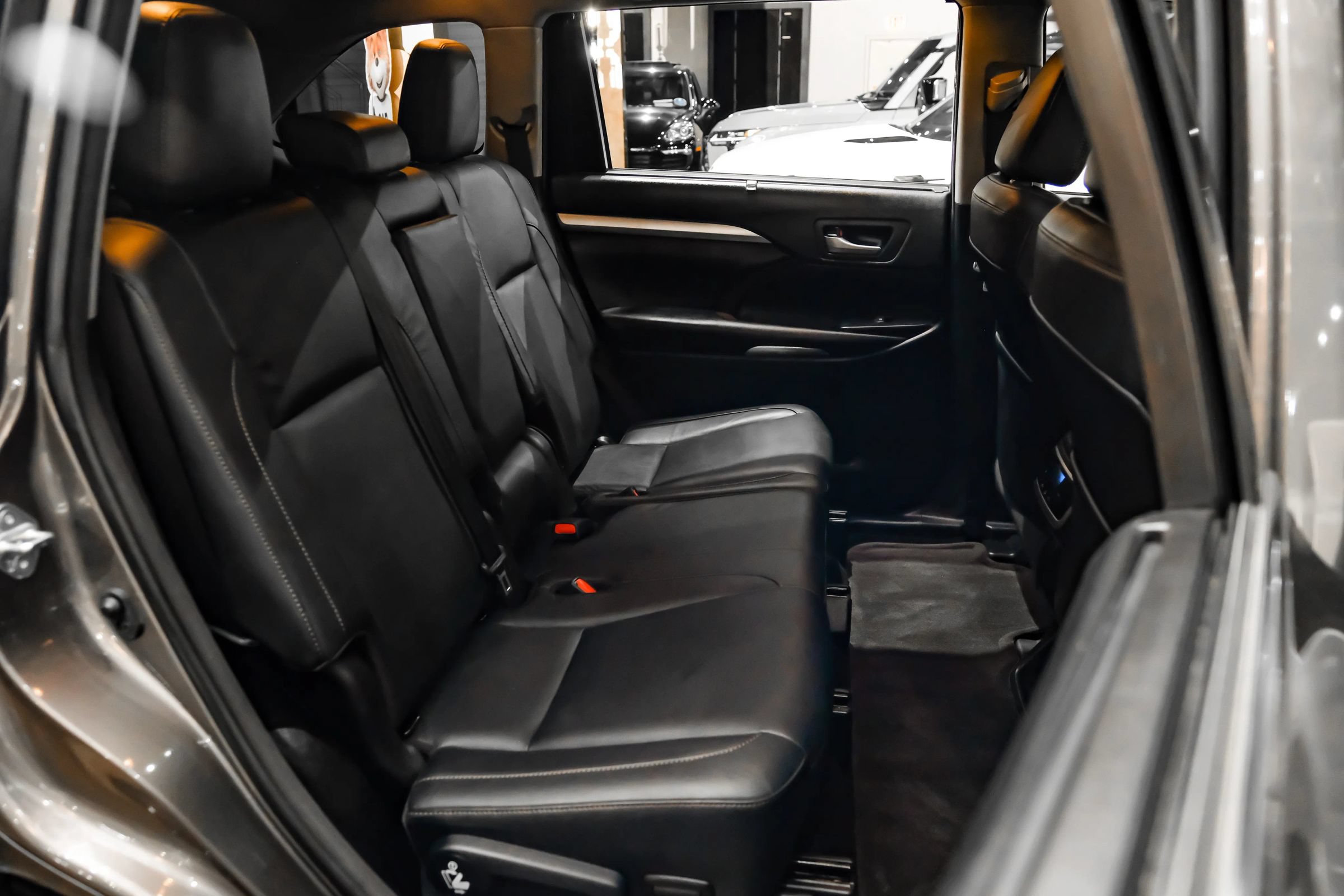 Used 2018 Toyota Highlander XLE FWD image 38