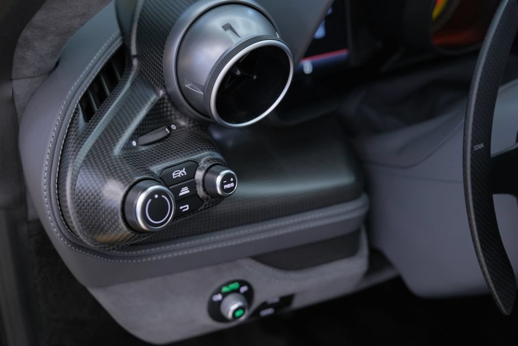 Used 2021 Ferrari F8 Tributo RWD image 49