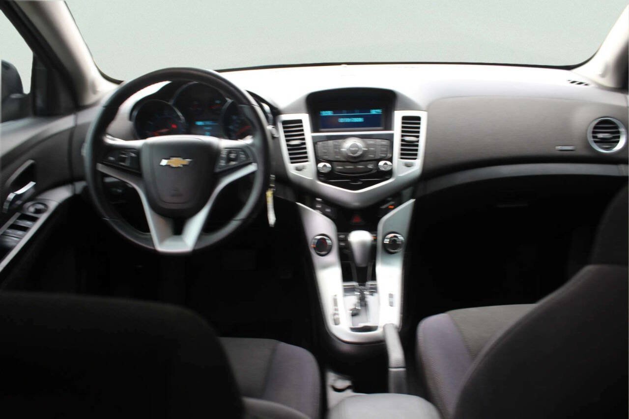 Used 2014 Chevrolet Cruze LT w/ RS Package FWD image 8