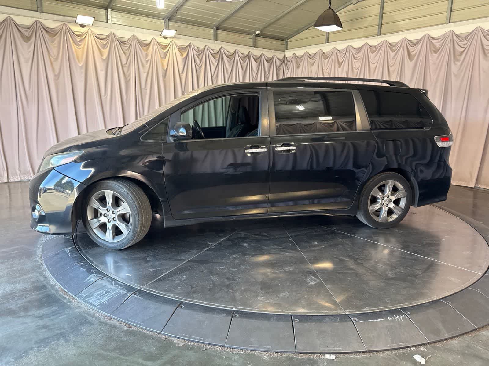 Used 2015 Toyota Sienna SE FWD image 8