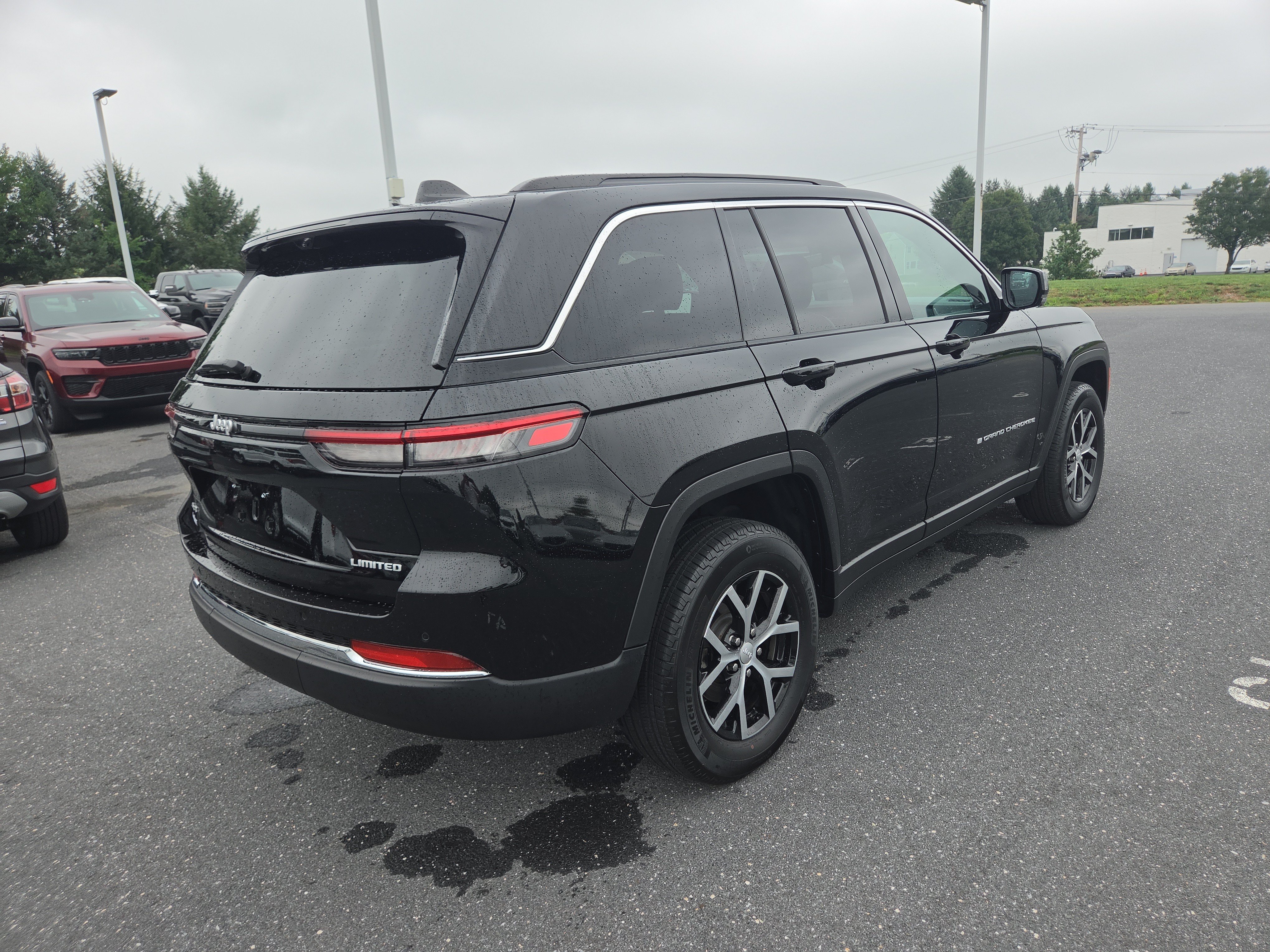 Certified 2025 Jeep Grand Cherokee Limited w/ Luxury Tech Group II AWD/4WD image 13