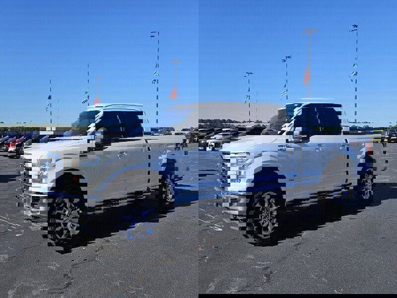 Used 2017 Ford F150 XLT w/ Equipment Group 302A Luxury image 3