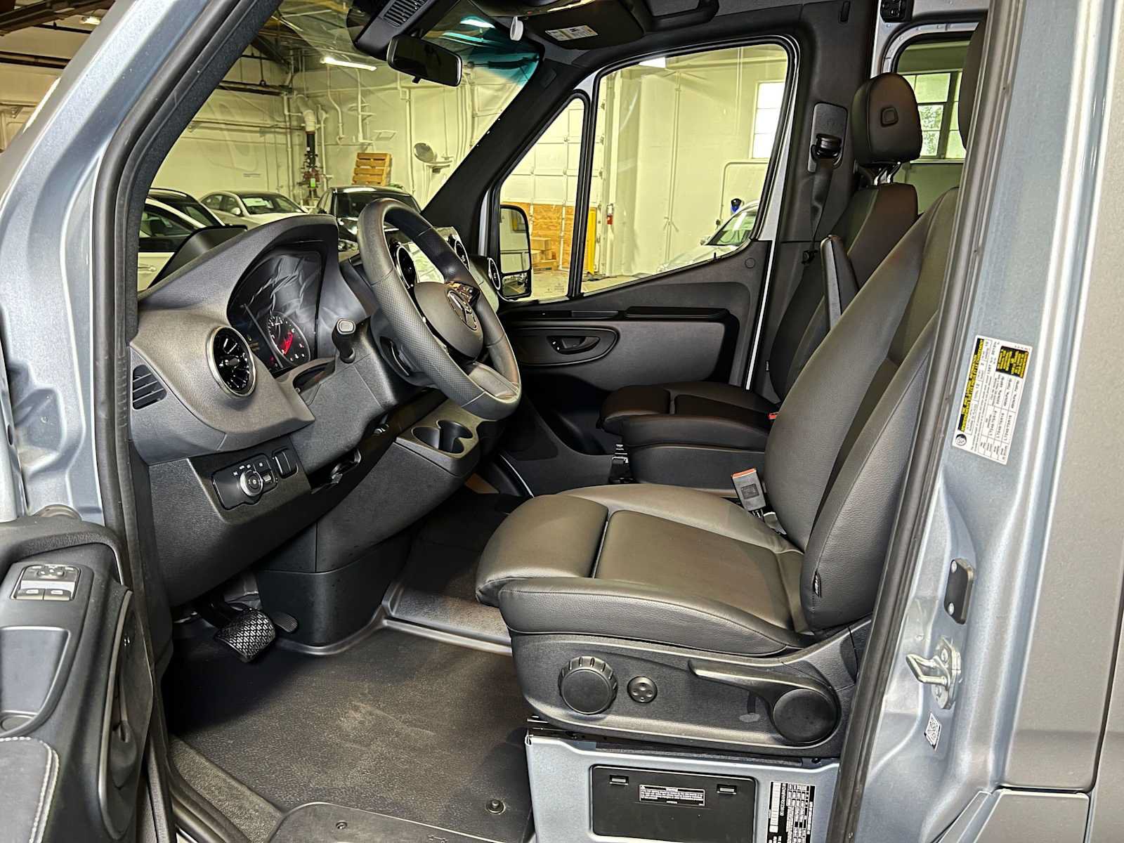 Used 2025 Mercedes-Benz Sprinter 2500 image 22