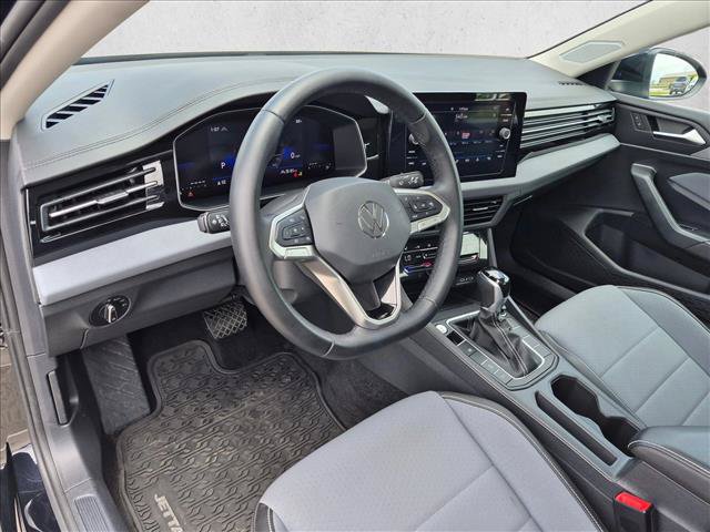 Used 2025 Volkswagen Jetta SE w/ Sunroof Package FWD image 10