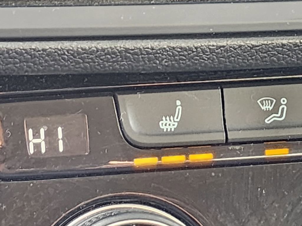 Used 2024 Volkswagen Jetta SE image 22