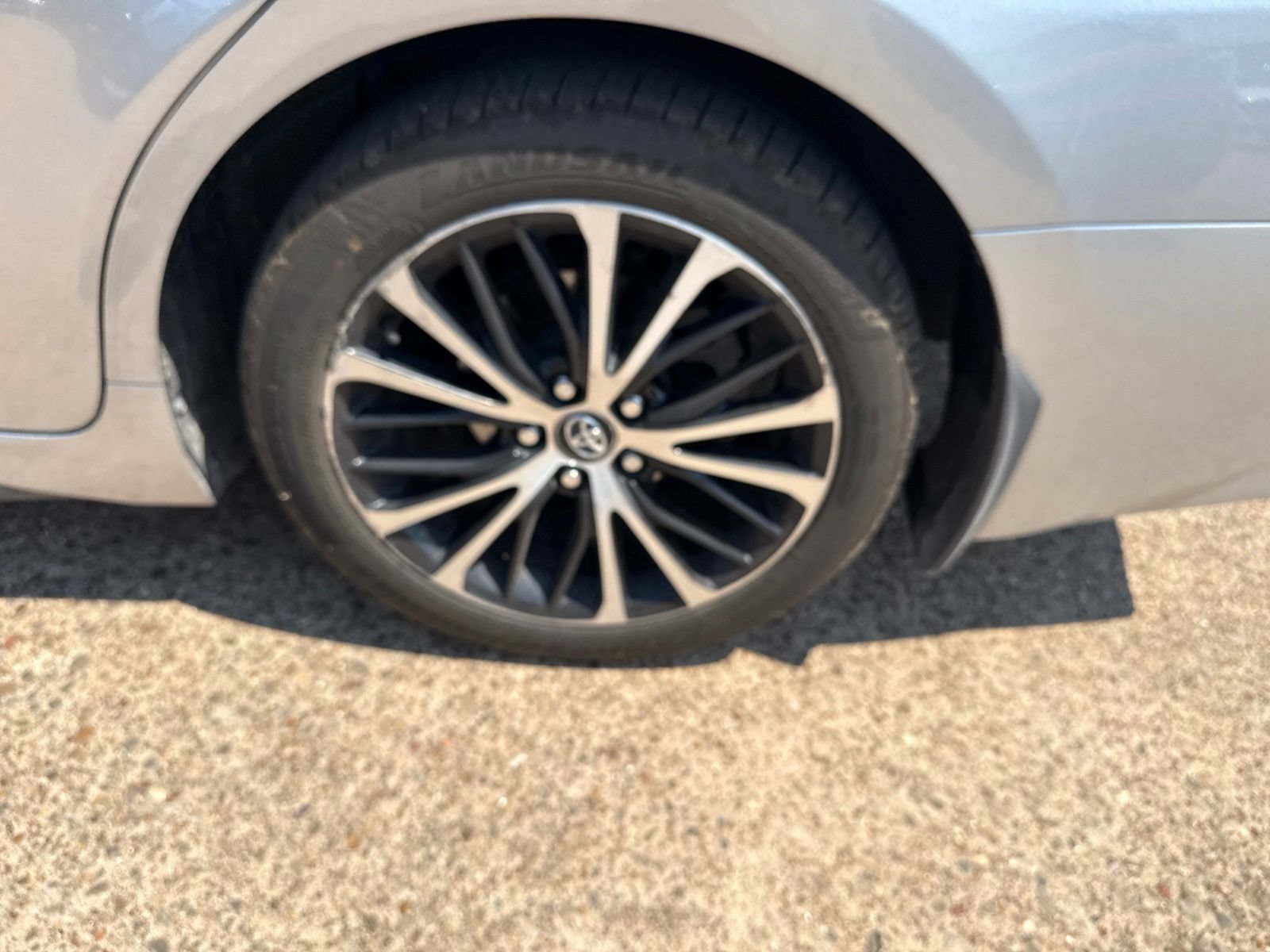 Used 2020 Toyota Camry SE FWD image 6