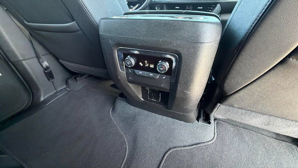 Certified 2025 Chevrolet Suburban Premier AWD/4WD image 33