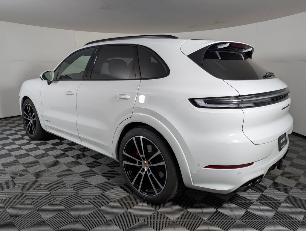 New 2026 Porsche Cayenne GTS image 3