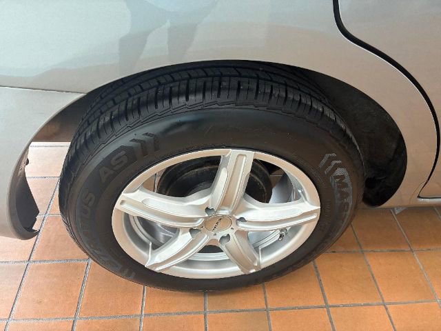 Used 2013 Nissan Versa S Plus image 22