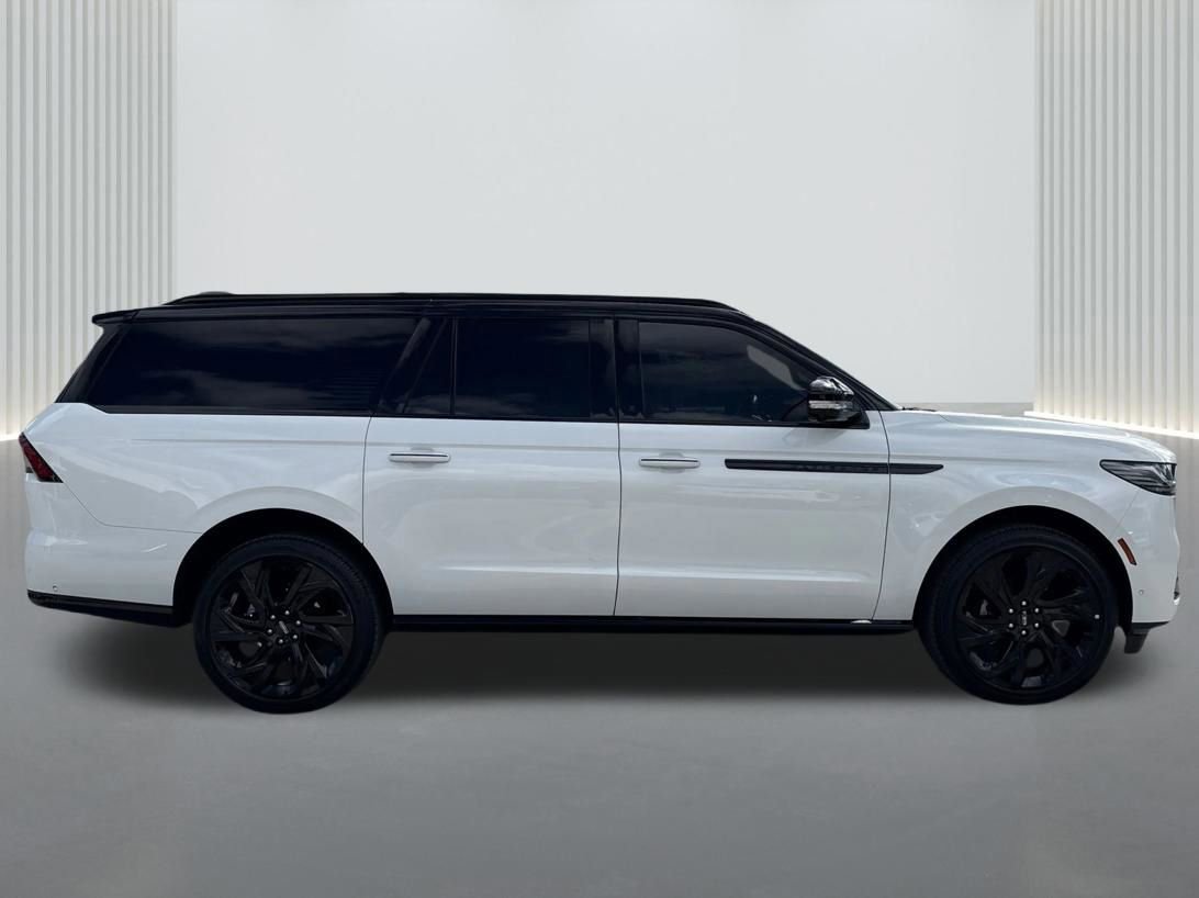 Used 2025 Lincoln Navigator L Black Label image 4