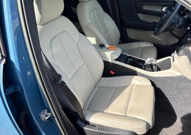 Certified 2023 Volvo XC40 B5 Plus w/ Driver Assist Package image 16