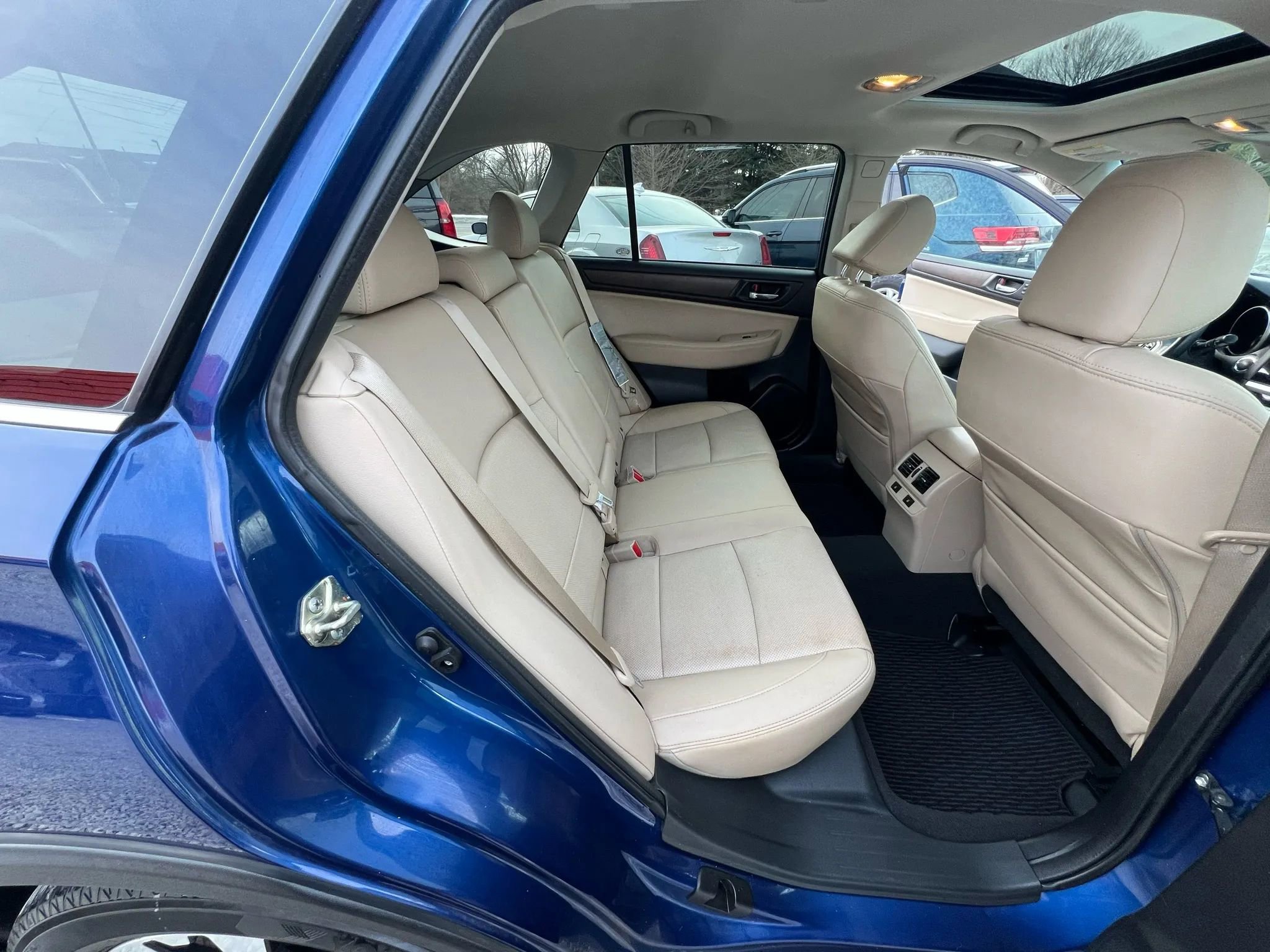 Used 2016 Subaru Outback 3.6R Limited image 14