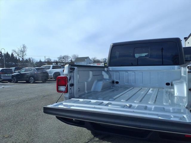Used 2022 Jeep Gladiator Willys image 12