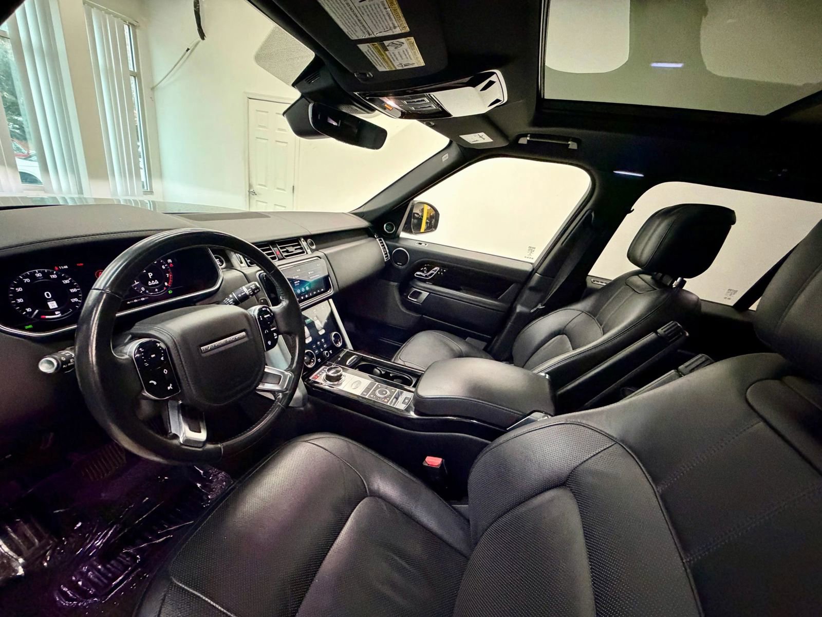 Used 2020 Land Rover Range Rover HSE image 14