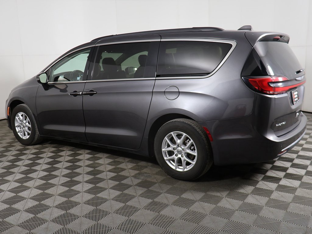 Used 2022 Chrysler Pacifica Touring-L image 14