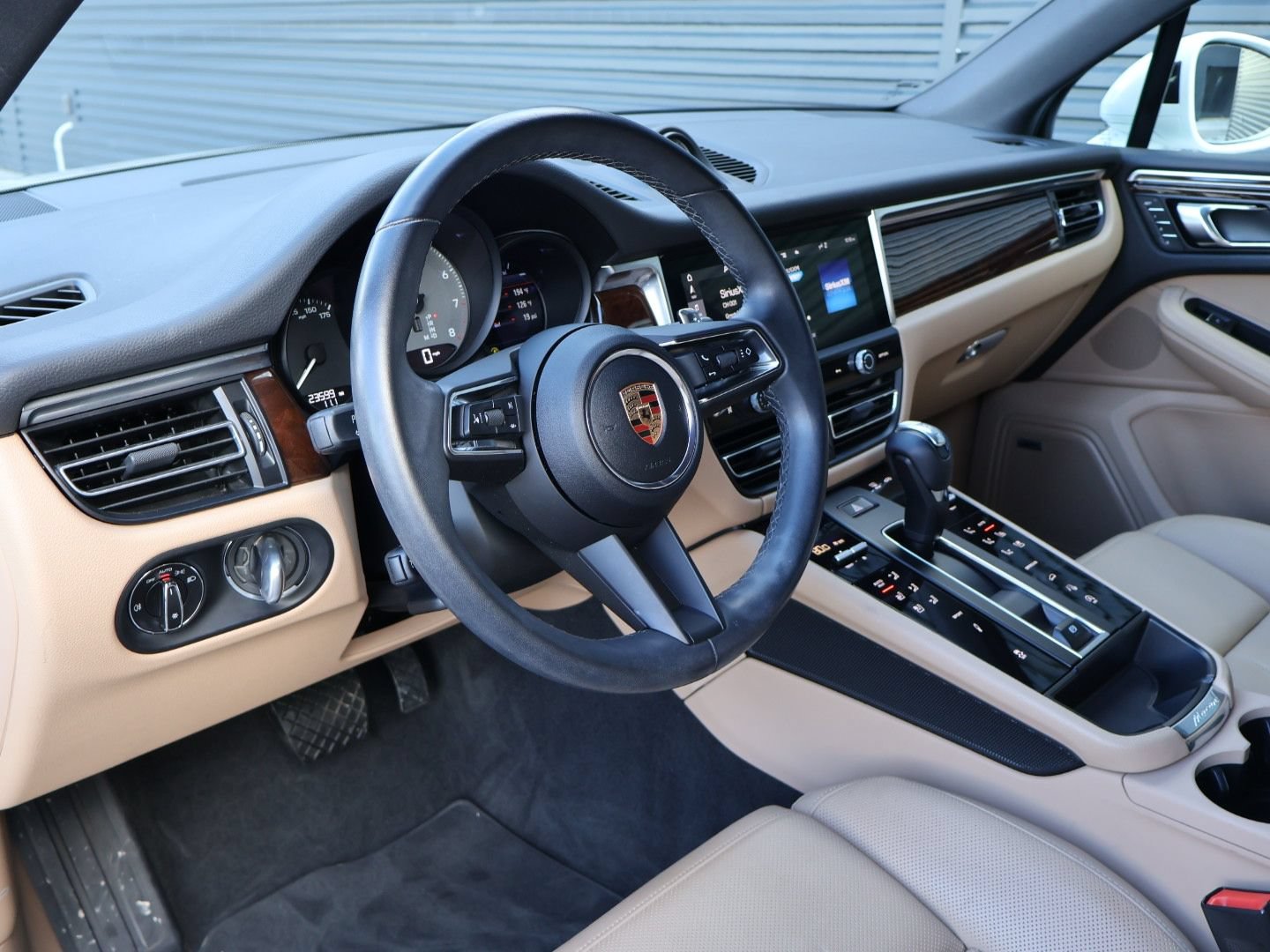 Certified 2023 Porsche Macan S AWD/4WD image 4