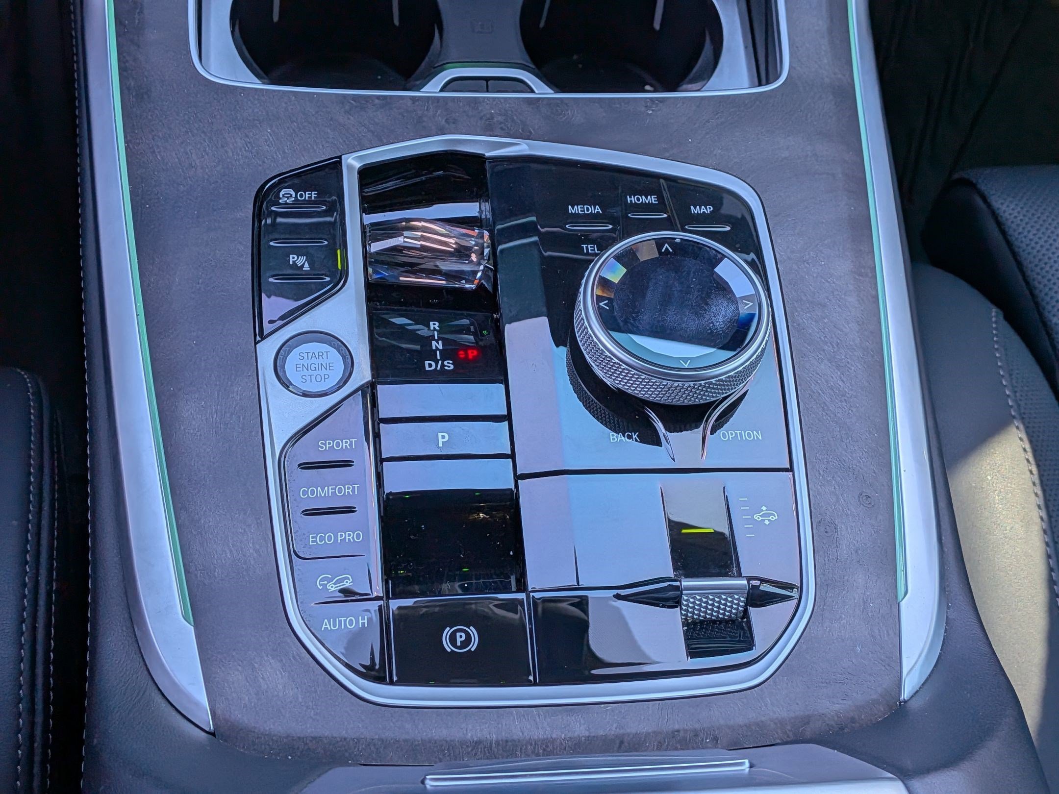 Used 2024 BMW X7 M60i w/ Executive Package image 25