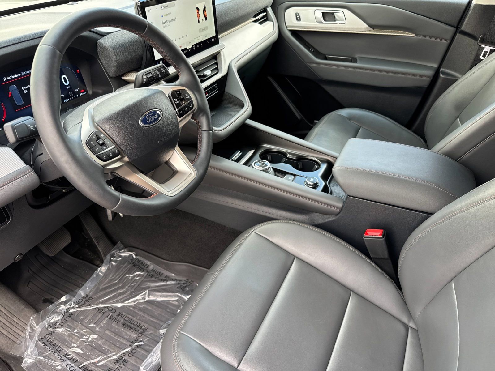 Used 2025 Ford Explorer Active w/ Active Comfort Package image 9